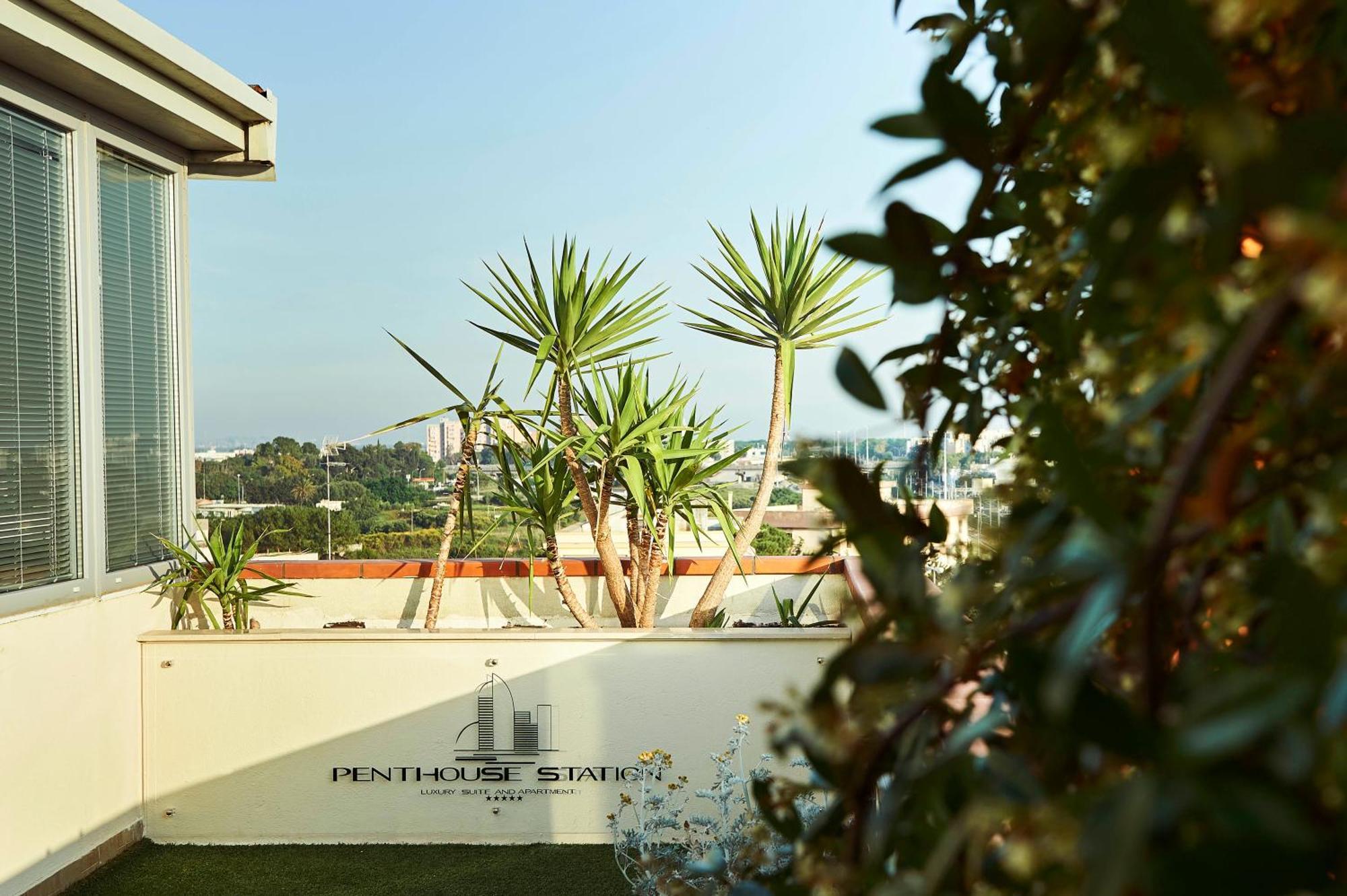 Penthouse Station Luxury Suites & Apartment Бриндизи Екстериор снимка