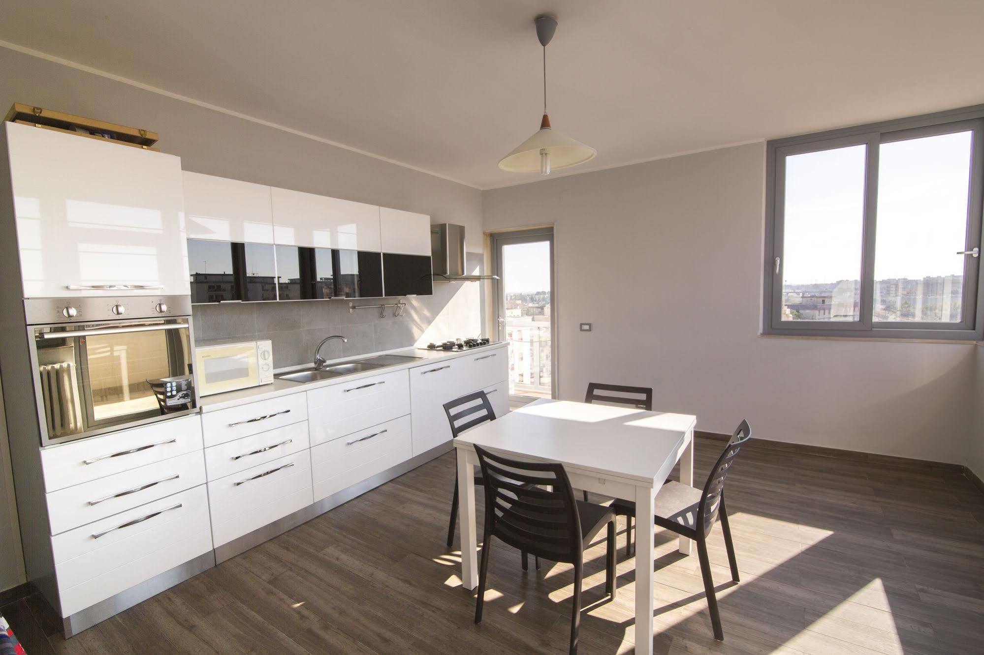 Penthouse Station Luxury Suites & Apartment Бриндизи Екстериор снимка