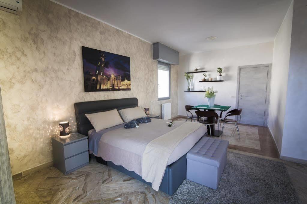 Penthouse Station Luxury Suites & Apartment Бриндизи Екстериор снимка