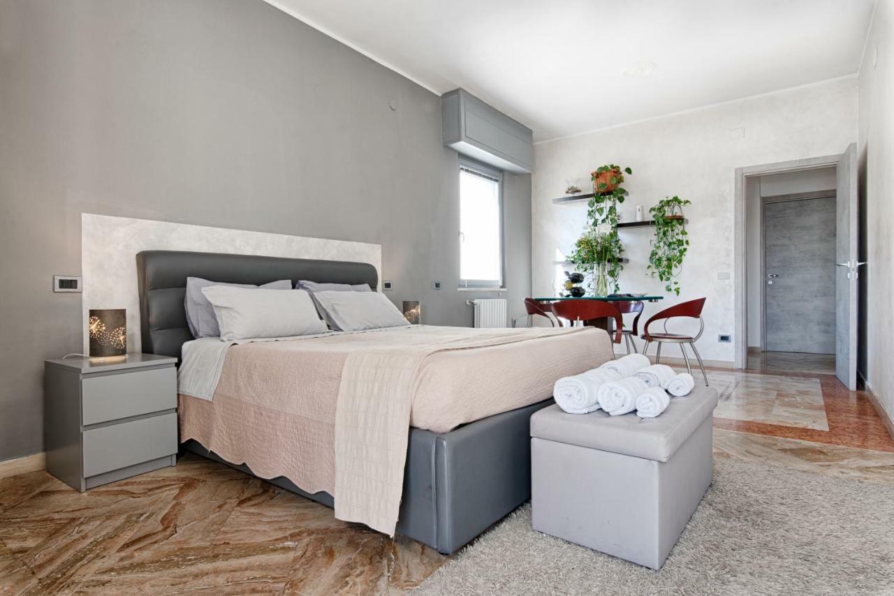Penthouse Station Luxury Suites & Apartment Бриндизи Екстериор снимка